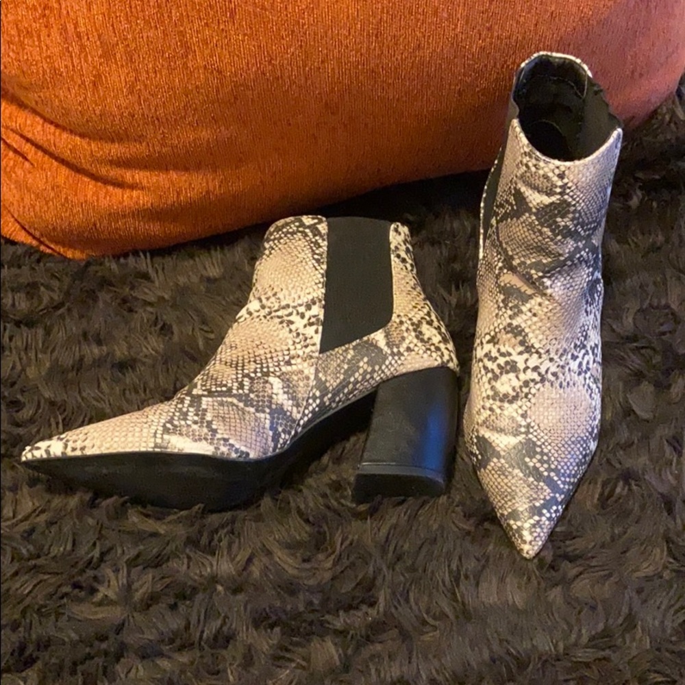 Beautiful pointed toe snakeskin booties